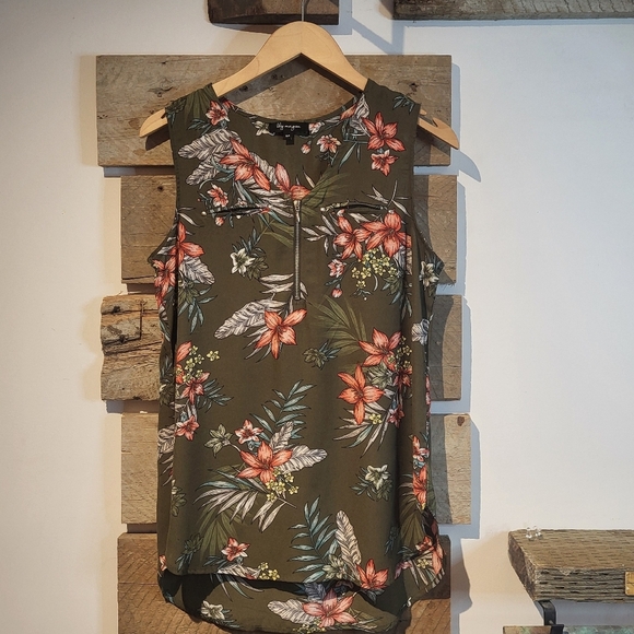 Floral Sleeveless Top - Green - Picture 1 of 5